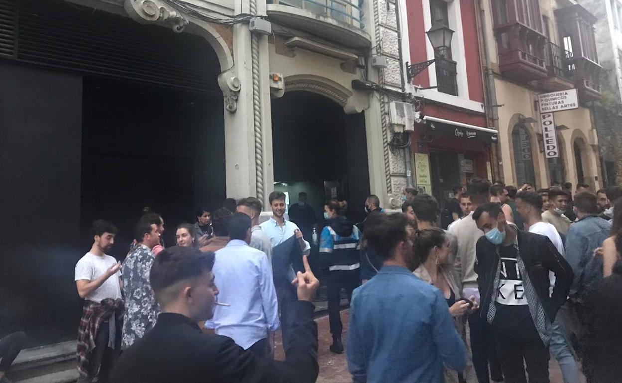 Desalojan a 150 personas de una discoteca en Oviedo por haber